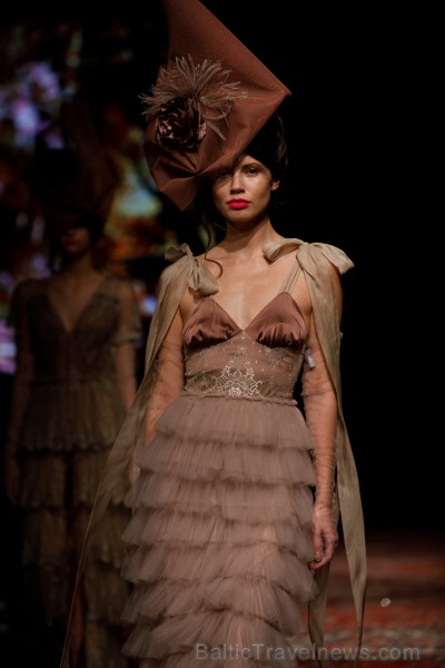 «Amoralle» kaislīgi un sievišķīgi demonstrē jauno kolekciju «Riga Fashion Week» modes skatē 236415