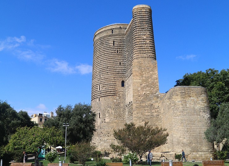 Jaunavas tornis vecpilsētā ir galvenais Baku simbols ar burvīgu pilsētas panorāmas skata laukumu. Sadarbībā ar Latvijas vēstniecību Azerbaidžānā un tū Jaunavas tornis vecpilsētā ir galvenais Baku simbols ar burvīgu pilsētas panorāmas skata laukumu. Sadarbībā ar Latvijas vēstniecību Azerbaidžānā un tū 236606