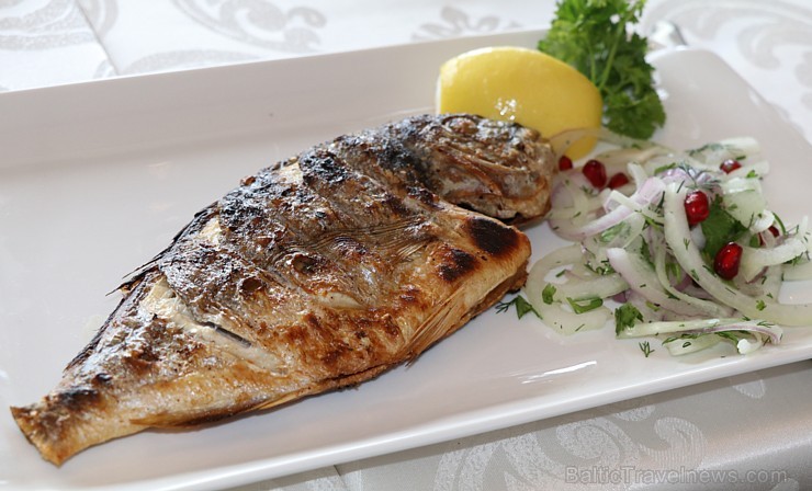 Travelnews.lv apmeklē Baku labāko zivju restorānu «Nar & Sharab». Sadarbībā ar Latvijas vēstniecību Azerbaidžānā un tūrisma firmu «RANTUR Travel Agenc 236877