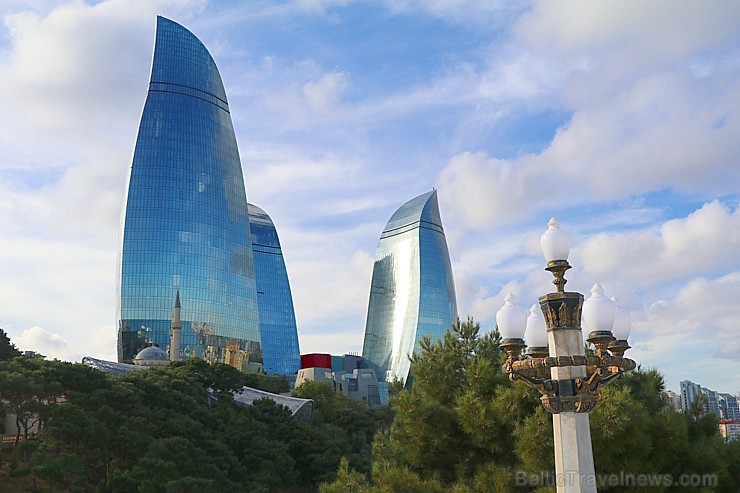 Debesskrāpju komplekss «Liesmas torņi» ir kļuvuši par Baku simbolu. Sadarbībā ar Latvijas vēstniecību Azerbaidžānā un tūrisma firmu «RANTUR Travel Age
