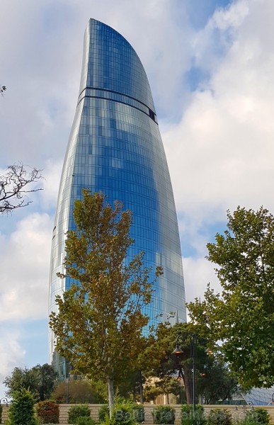 Debesskrāpju komplekss «Liesmas torņi» ir kļuvuši par Baku simbolu. Sadarbībā ar Latvijas vēstniecību Azerbaidžānā un tūrisma firmu «RANTUR Travel Age 237256