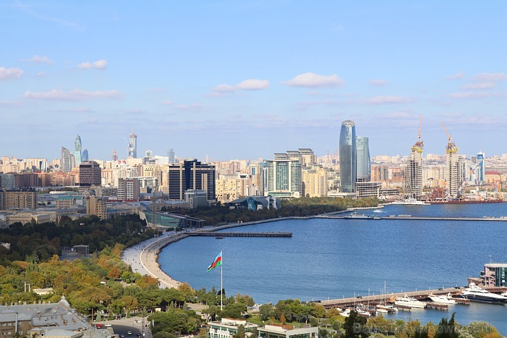 Debesskrāpju komplekss «Liesmas torņi» ir kļuvuši par Baku simbolu. Sadarbībā ar Latvijas vēstniecību Azerbaidžānā un tūrisma firmu «RANTUR Travel Age