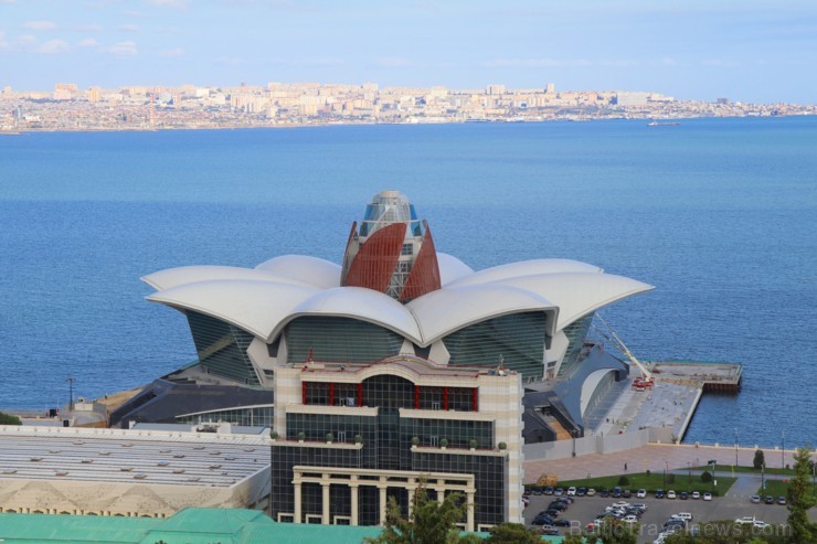 Debesskrāpju komplekss «Liesmas torņi» ir kļuvuši par Baku simbolu. Sadarbībā ar Latvijas vēstniecību Azerbaidžānā un tūrisma firmu «RANTUR Travel Age 237281