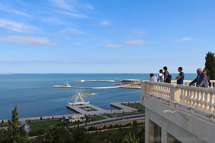 Debesskrāpju komplekss «Liesmas torņi» ir kļuvuši par Baku simbolu. Sadarbībā ar Latvijas vēstniecību Azerbaidžānā un tūrisma firmu «RANTUR Travel Age 237284
