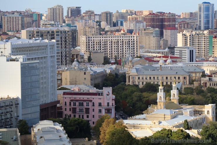 Debesskrāpju komplekss «Liesmas torņi» ir kļuvuši par Baku simbolu. Sadarbībā ar Latvijas vēstniecību Azerbaidžānā un tūrisma firmu «RANTUR Travel Age 237303