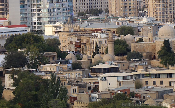 Debesskrāpju komplekss «Liesmas torņi» ir kļuvuši par Baku simbolu. Sadarbībā ar Latvijas vēstniecību Azerbaidžānā un tūrisma firmu «RANTUR Travel Age 237304