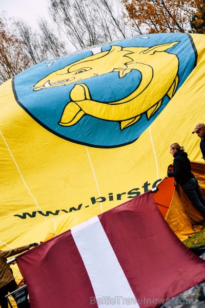 Paceļot Latvijas karogu virs Lietuvas, kūrortpilsēta Birštonas sveic Latviju simtgadē. Birštonas pašvaldības vadītāja Nijole Dirginčiene sveic visus l