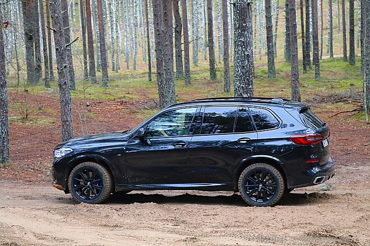 Travelnews.lv izmēģina jauno «BMW X5» meža smilšu ceļos 238606