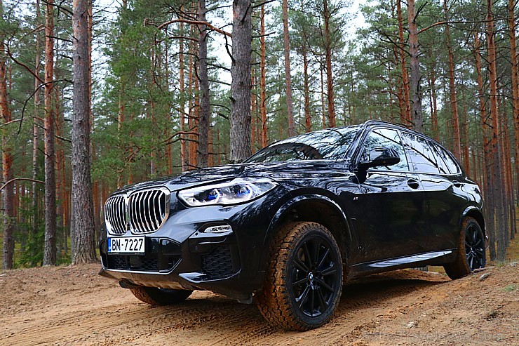 Travelnews.lv izmēģina jauno «BMW X5» meža smilšu ceļos 238621