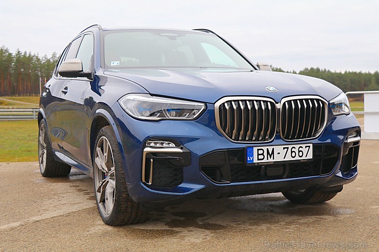Travelnews.lv izmēģina jauno «BMW X5» meža smilšu ceļos 238627