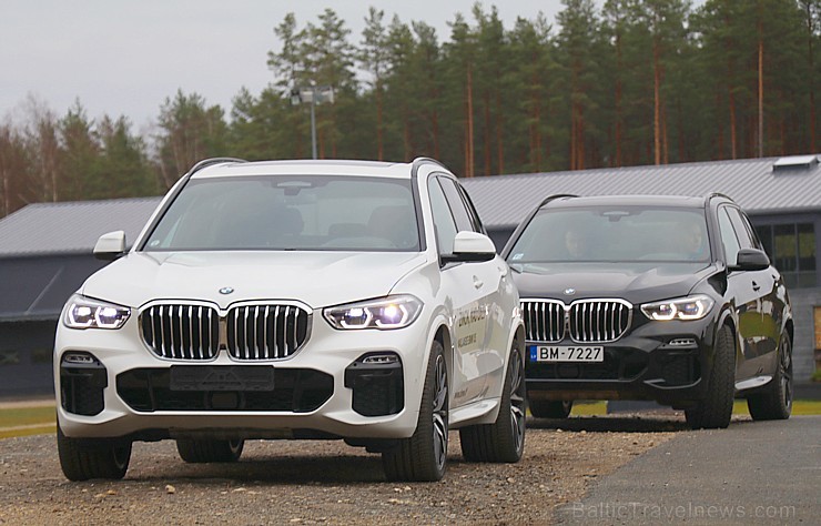 Travelnews.lv izmēģina jauno «BMW X5» meža smilšu ceļos 238629
