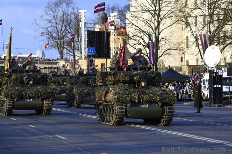 Militārajā parādē piedalījās aptuveni 1700 karavīri, zemessargi, policisti, robežsargi, ugunsdzēsēji un jaunsargi. Par godu Latvijas valsts neatkarība Militārajā parādē piedalījās aptuveni 1700 karavīri, zemessargi, policisti, robežsargi, ugunsdzēsēji un jaunsargi. Par godu Latvijas valsts neatkarība 238669