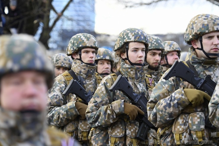 Militārajā parādē piedalījās aptuveni 1700 karavīri, zemessargi, policisti, robežsargi, ugunsdzēsēji un jaunsargi. Par godu Latvijas valsts neatkarība Militārajā parādē piedalījās aptuveni 1700 karavīri, zemessargi, policisti, robežsargi, ugunsdzēsēji un jaunsargi. Par godu Latvijas valsts neatkarība 238671