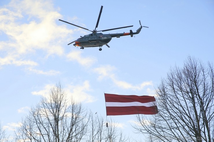 Militārajā parādē piedalījās aptuveni 1700 karavīri, zemessargi, policisti, robežsargi, ugunsdzēsēji un jaunsargi. Par godu Latvijas valsts neatkarība Militārajā parādē piedalījās aptuveni 1700 karavīri, zemessargi, policisti, robežsargi, ugunsdzēsēji un jaunsargi. Par godu Latvijas valsts neatkarība 238678