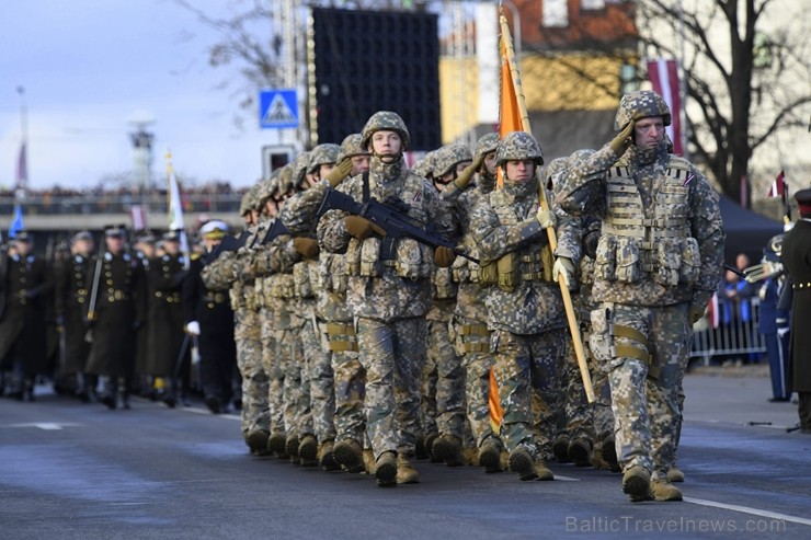 Militārajā parādē piedalījās aptuveni 1700 karavīri, zemessargi, policisti, robežsargi, ugunsdzēsēji un jaunsargi. Par godu Latvijas valsts neatkarība Militārajā parādē piedalījās aptuveni 1700 karavīri, zemessargi, policisti, robežsargi, ugunsdzēsēji un jaunsargi. Par godu Latvijas valsts neatkarība 238685