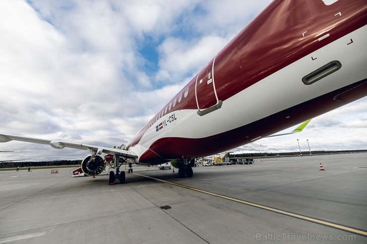 Latvijas nacionālā lidsabiedrība «airBaltic» 18. novembrī pirmo reizi piedalījās svinīgajā parādē ar «Airbus A220-300» lidmašīnu, kuru rotā sarkanbalt 238708
