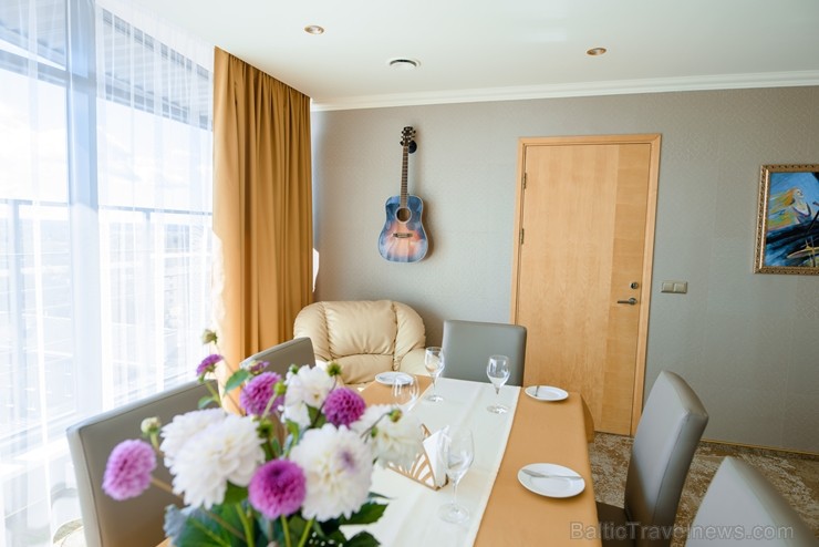 Viesnīcā Park Hotel «Latgola» rodams mājas siltums, komforts, kā arī iespējams veselīgi atpūsties un atjaunot labsajūtu saunā un burbuļojošā džakuzi