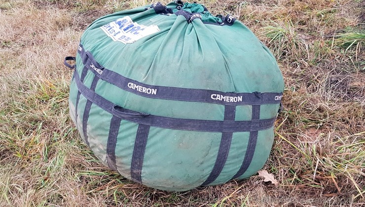 Gaisa balonu piloti Salaspils pusē krāšņi svin cilvēka pirmo sekmīgo lidojumu 239209