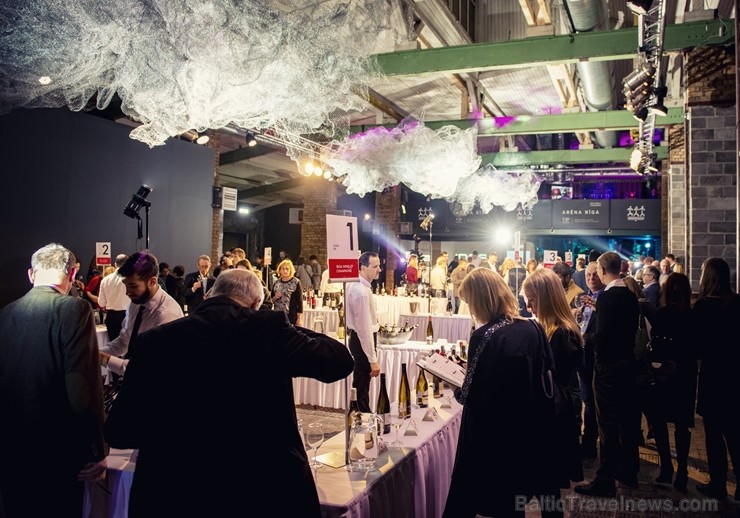 Festivāls Riga Wine & Champagne pulcēja pasaules vadošos vīna ekspertus, lai gardēžiem un vīnmīļiem no visas Baltijas piedāvātu izglītojošas degustāci 239253