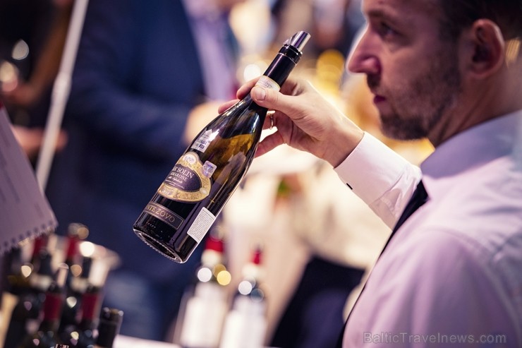 Festivāls Riga Wine & Champagne pulcēja pasaules vadošos vīna ekspertus, lai gardēžiem un vīnmīļiem no visas Baltijas piedāvātu izglītojošas degustāci 239258