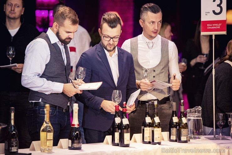 Festivāls Riga Wine & Champagne pulcēja pasaules vadošos vīna ekspertus, lai gardēžiem un vīnmīļiem no visas Baltijas piedāvātu izglītojošas degustāci 239261