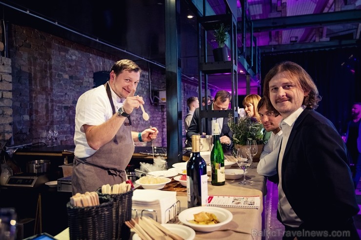 Festivāls Riga Wine & Champagne pulcēja pasaules vadošos vīna ekspertus, lai gardēžiem un vīnmīļiem no visas Baltijas piedāvātu izglītojošas degustāci 239277