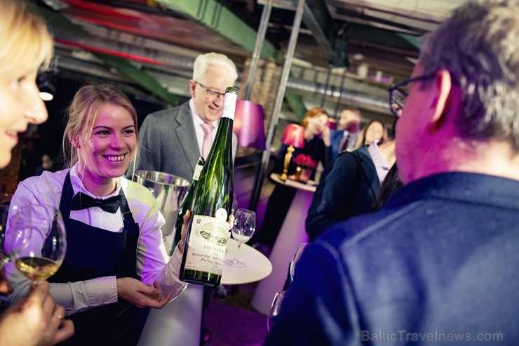 Festivāls Riga Wine & Champagne pulcēja pasaules vadošos vīna ekspertus, lai gardēžiem un vīnmīļiem no visas Baltijas piedāvātu izglītojošas degustāci 239282