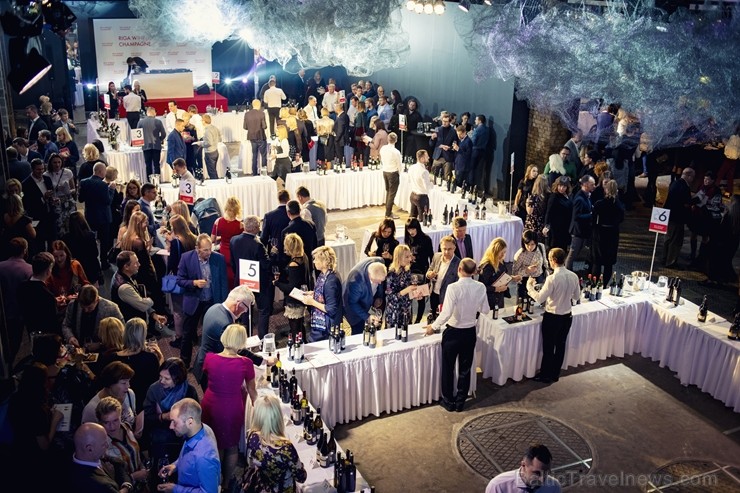 Festivāls Riga Wine & Champagne pulcēja pasaules vadošos vīna ekspertus, lai gardēžiem un vīnmīļiem no visas Baltijas piedāvātu izglītojošas degustāci 239284