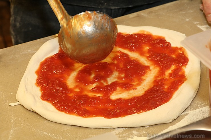 Pārdaugavā atvērusies īsta itāļu picērija «Street Pizza», kas ir vienīgā Baltijā ar Neapoles sertifikātu