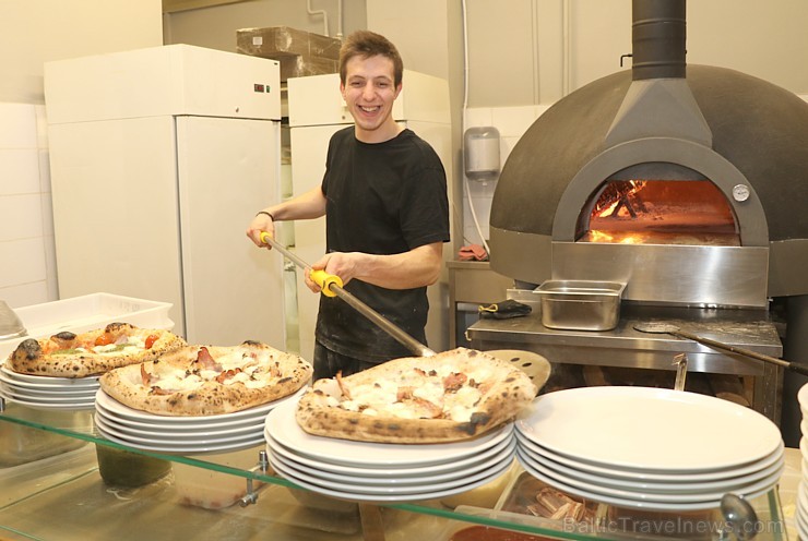 Pārdaugavā atvērusies īsta itāļu picērija «Street Pizza», kas ir vienīgā Baltijā ar Neapoles sertifikātu