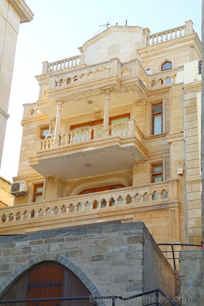 Travelnews.lv iepazīst Azerbaidžānas galvaspilsētu Baku izcila gida pavadījumā. Sadarbībā ar Latvijas vēstniecību Azerbaidžānā un tūrisma firmu «RANTU 239952