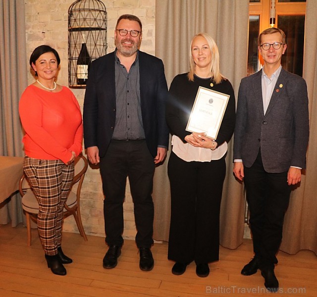 Latvijas vīnziņi ir pirmie Baltijā, kas svinīgā atmosfērā iegūst vīnziņa sertifikātus 240145
