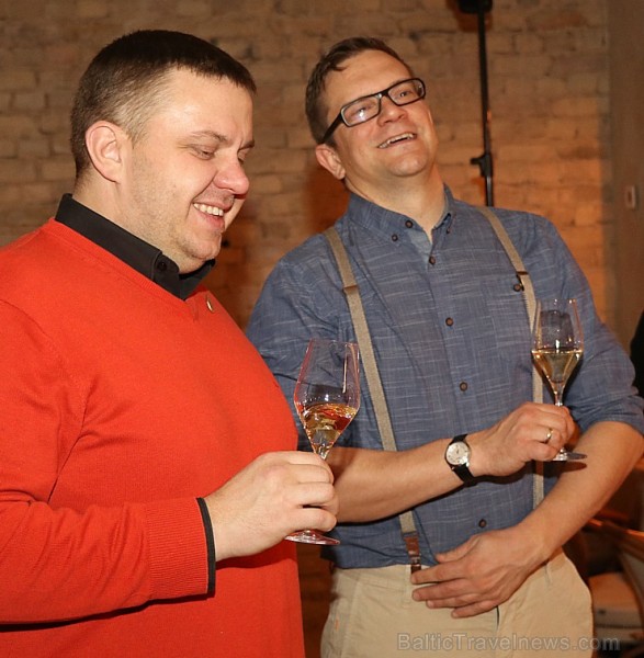 Latvijas vīnziņi ir pirmie Baltijā, kas svinīgā atmosfērā iegūst vīnziņa sertifikātus 240153