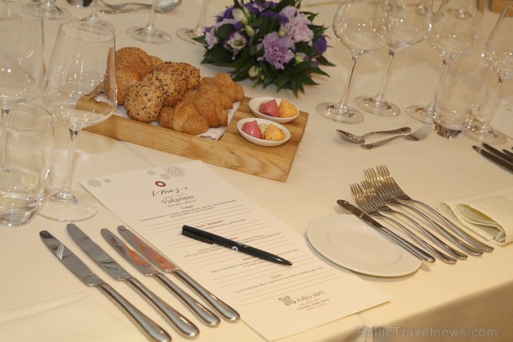 Vecrīgas restorāns «Kaļķu vārti» piedāvā gardēžu vakariņas ar aklo vīna degustāciju 240213
