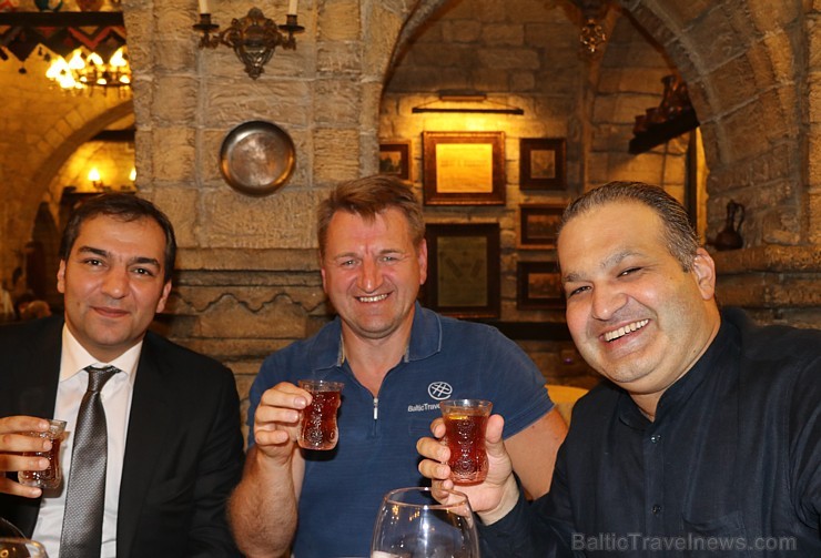 Travelnews.lv apmeklē Baku muzeja stila restorānu «Shirvanshah Museum Restaurant». Sadarbībā ar Latvijas vēstniecību Azerbaidžānā un tūrisma firmu «RA 240629