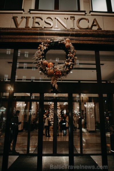 «Grand Hotel Kempinski Riga» kopā ar draugiem un sadarbības partneriem iededz Ziemassvētku egli 240705