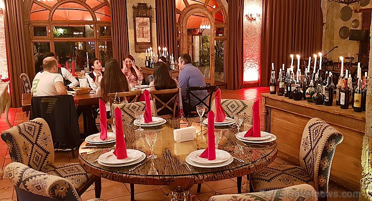 Travelnews.lv apmeklē Baku steiku restorānu «Mangal Steak House». Sadarbībā ar Latvijas vēstniecību Azerbaidžānā un tūrisma firmu «RANTUR Travel Agenc Travelnews.lv apmeklē Baku steiku restorānu «Mangal Steak House». Sadarbībā ar Latvijas vēstniecību Azerbaidžānā un tūrisma firmu «RANTUR Travel Agenc 241200