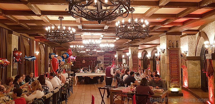 Travelnews.lv apmeklē Baku steiku restorānu «Mangal Steak House». Sadarbībā ar Latvijas vēstniecību Azerbaidžānā un tūrisma firmu «RANTUR Travel Agenc Travelnews.lv apmeklē Baku steiku restorānu «Mangal Steak House». Sadarbībā ar Latvijas vēstniecību Azerbaidžānā un tūrisma firmu «RANTUR Travel Agenc 241204