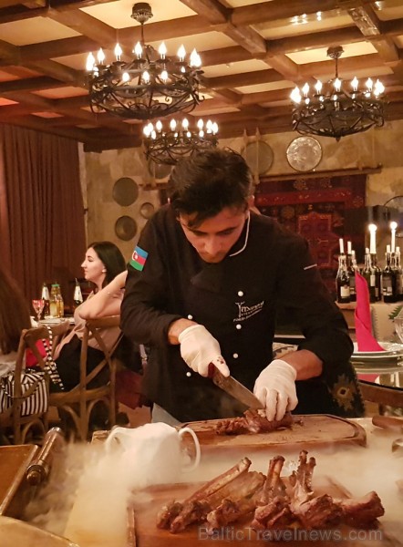 Travelnews.lv apmeklē Baku steiku restorānu «Mangal Steak House». Sadarbībā ar Latvijas vēstniecību Azerbaidžānā un tūrisma firmu «RANTUR Travel Agenc 241216