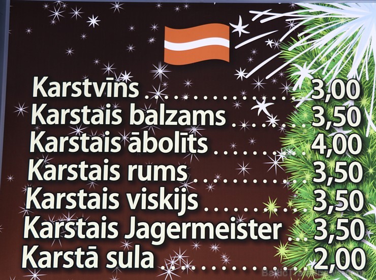 Rīgas Doma laukumā Ziemassvētku tirdziņš piesaista rīdziniekus un pilsētas viesus 241838