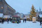 Rīgas Doma laukumā Ziemassvētku tirdziņš piesaista rīdziniekus un pilsētas viesus 2