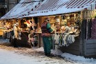 Rīgas Doma laukumā Ziemassvētku tirdziņš piesaista rīdziniekus un pilsētas viesus 7
