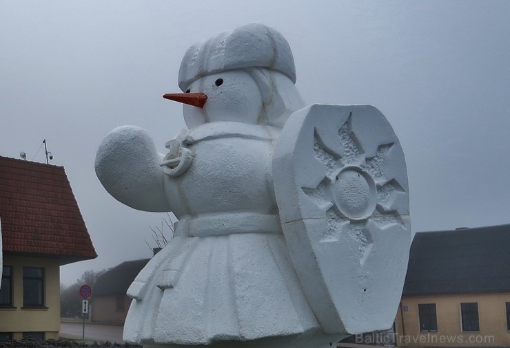 Šoziem Dobeles Sniegavīru saieta tēma ir Latvijas simtgade un tautas varonis - Lāčplēsis. Dobeles laukumos var satikt Melno bruņinieku, Spīdalu, Laimd
