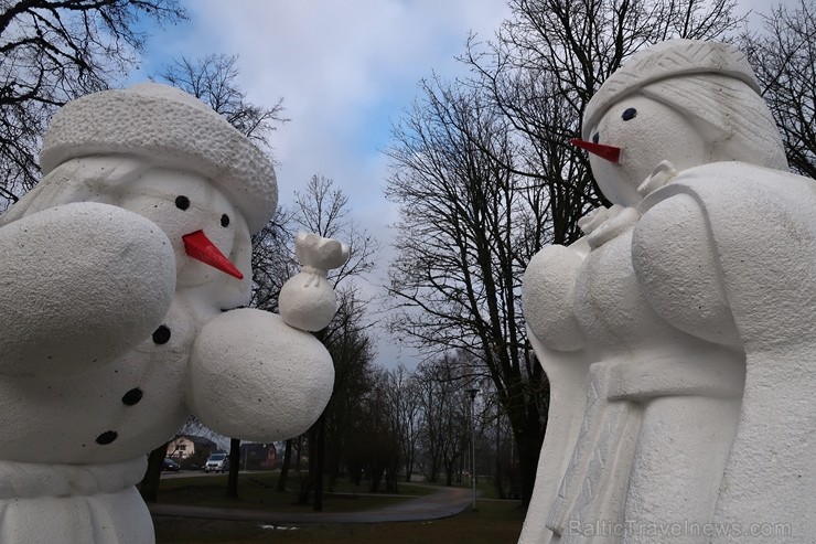 Šoziem Dobeles Sniegavīru saieta tēma ir Latvijas simtgade un tautas varonis - Lāčplēsis. Dobeles laukumos var satikt Melno bruņinieku, Spīdalu, Laimd 241890
