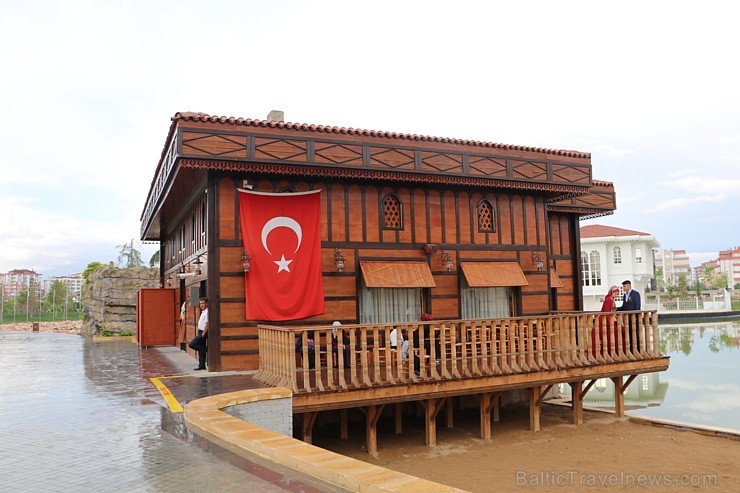 Travelnews.lv iepazīst Konjas pilsētas populārākās vietas ārpus centra. Sadarbībā ar Turkish Airlines