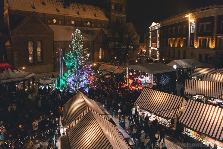 Ar krāšņiem koncertiem, Ziemassvētku vecīti, ponija izjādēm, karuseli, aitu un trušu aploku, meistarklasēm un skaistām dāvanām aizvadīts skaists mēnes 242510