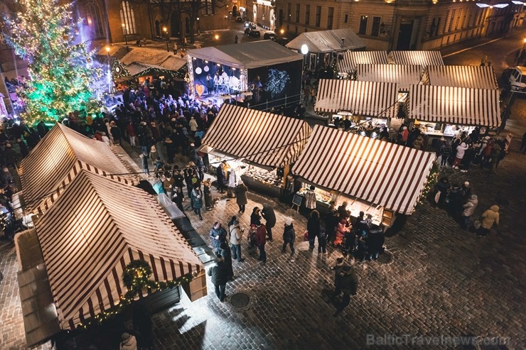 Ar krāšņiem koncertiem, Ziemassvētku vecīti, ponija izjādēm, karuseli, aitu un trušu aploku, meistarklasēm un skaistām dāvanām aizvadīts skaists mēnes 242519