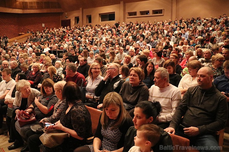 Ogres bērnu un jauniešu tautas deju studija «Pīlādzītis» atzīmē 30 gadu jubileju 243009