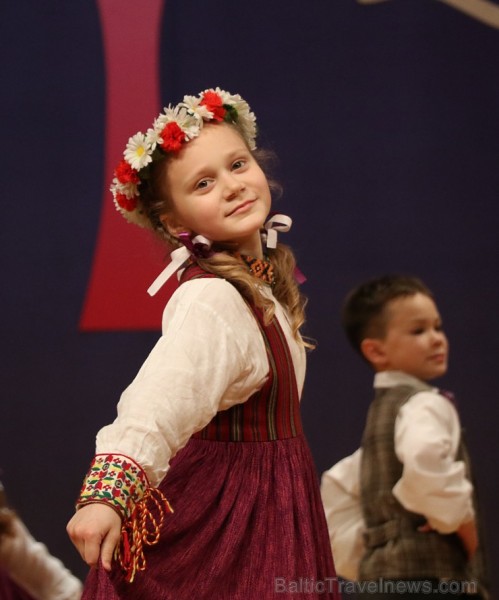 Ogres bērnu un jauniešu tautas deju studija «Pīlādzītis» atzīmē 30 gadu jubileju 243035