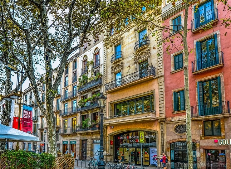 Barselona ir Vidusjūras piekrastes pērle, kas apvieno romiešu arhitektūras pieminekļus, viduslaiku ielas un kvartālus, lieliskas modernisma laikmeta ē